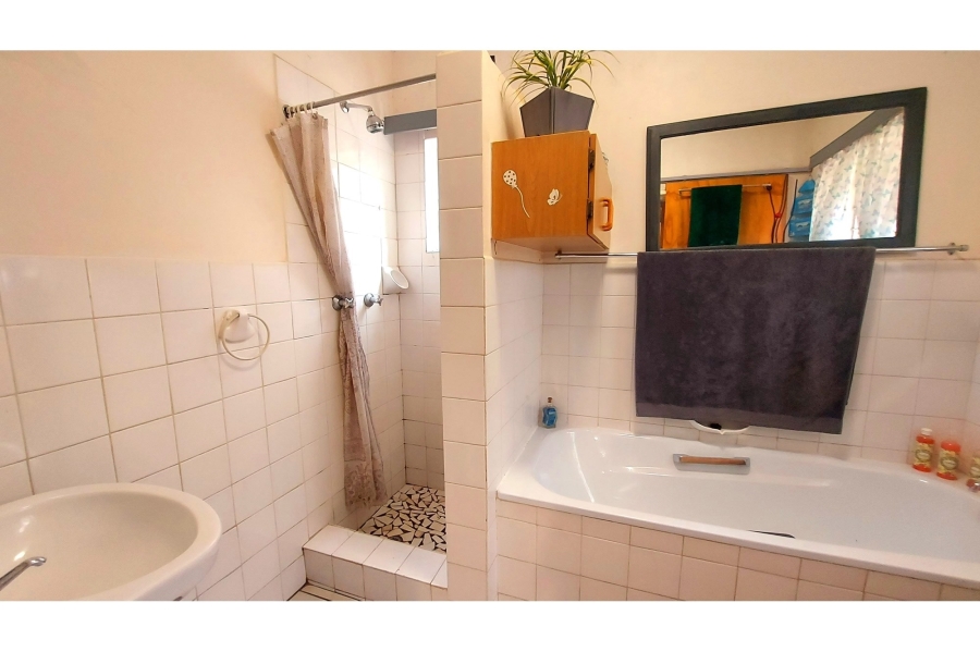 1 Bedroom Property for Sale in Meerhof North West